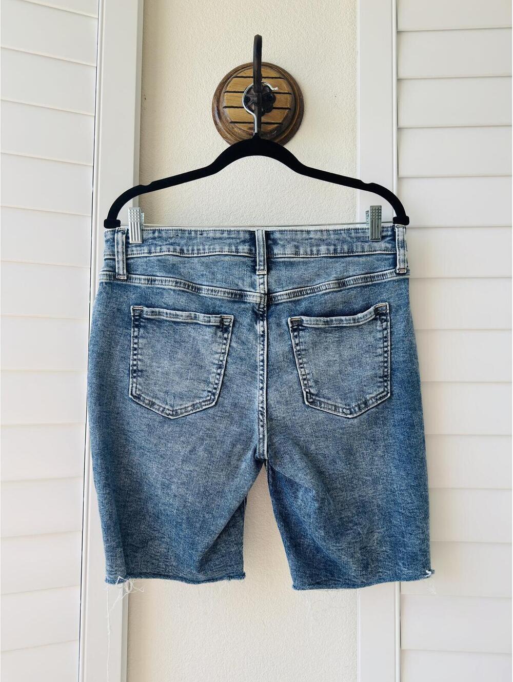GAP Denim 9" Bermuda Shorts Size 10/30 - Picture 6 of 9